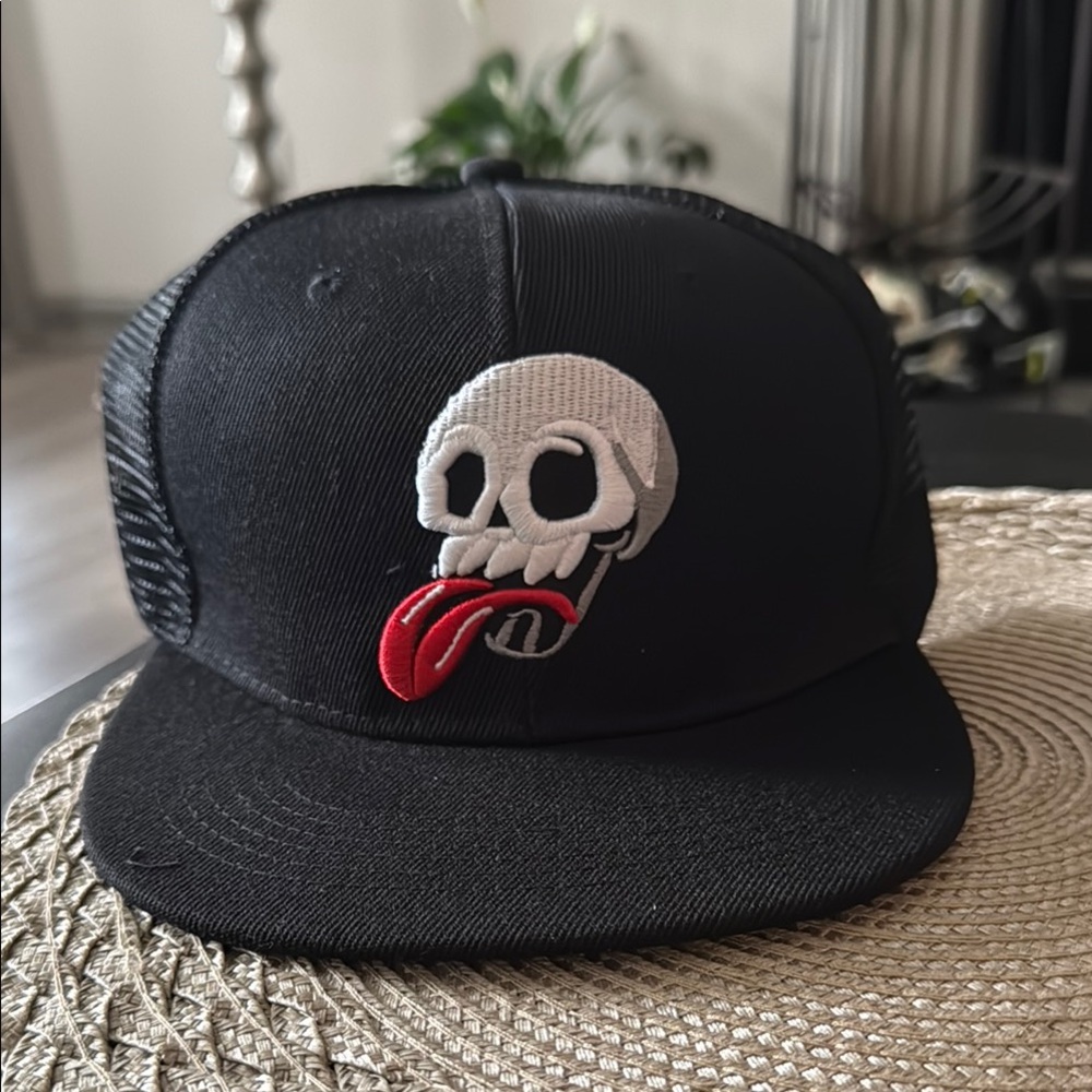 Skull FLAT BRIM Embroidered Trucker Ball Cap Hat, Black NWOT